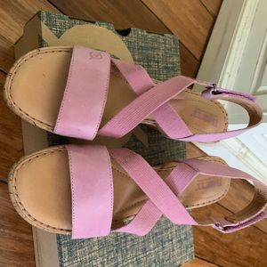 Born Hyuro Pink Sandal size 9